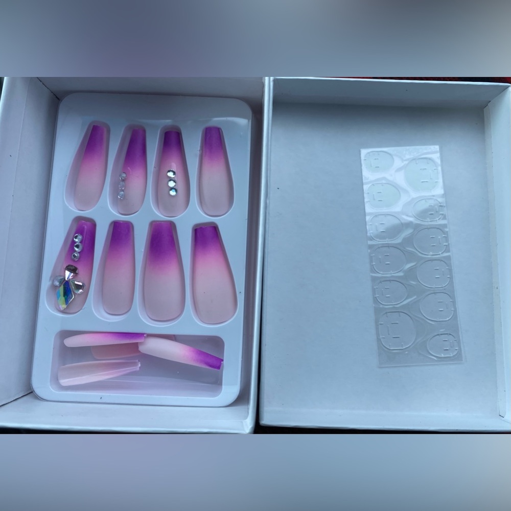 Custom nails - Picture 2 of 2